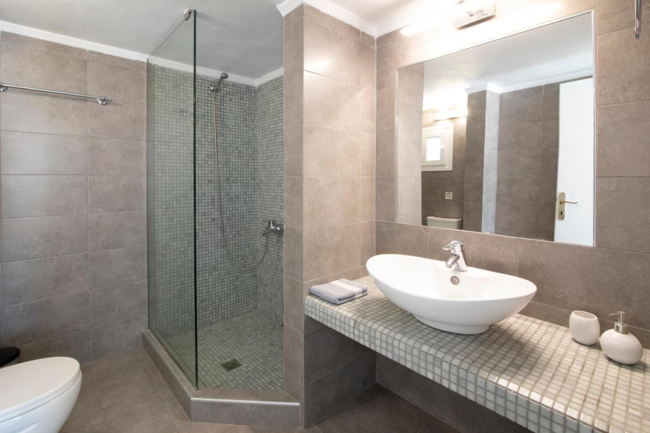 Отель Evas House Тира Экстерьер фото